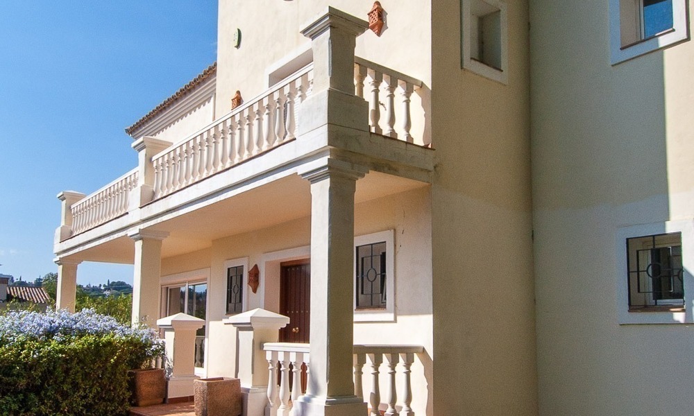Villa espaciosa en venta en Nueva Andalucia, Marbella, a pie de todos los servicios y Puerto Banús. 500