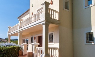 Villa espaciosa en venta en Nueva Andalucia, Marbella, a pie de todos los servicios y Puerto Banús. 500 