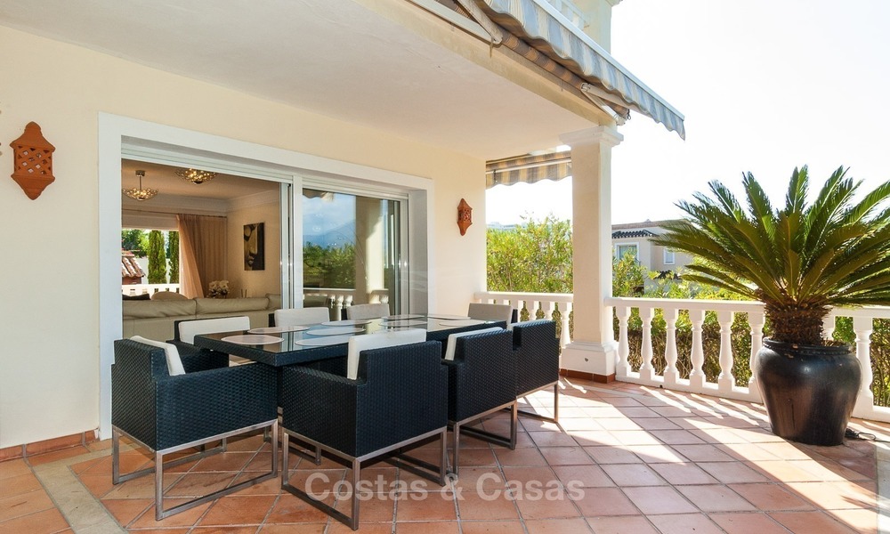 Villa espaciosa en venta en Nueva Andalucia, Marbella, a pie de todos los servicios y Puerto Banús. 516