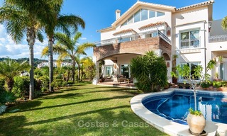 Villa Elegante en venta en primera línea de golf con orientación sur, situada en Benahavis - Marbella con vistas al mar 618 