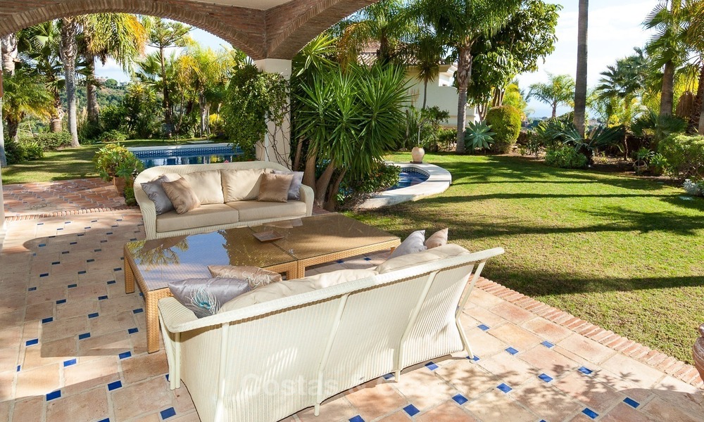 Villa Elegante en venta en primera línea de golf con orientación sur, situada en Benahavis - Marbella con vistas al mar 621
