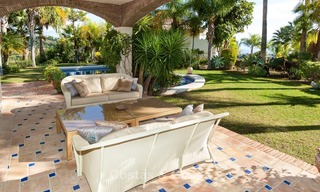 Villa Elegante en venta en primera línea de golf con orientación sur, situada en Benahavis - Marbella con vistas al mar 621 