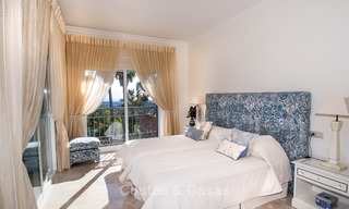 Villa Elegante en venta en primera línea de golf con orientación sur, situada en Benahavis - Marbella con vistas al mar 624 