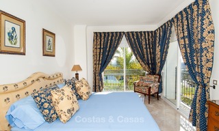 Villa Elegante en venta en primera línea de golf con orientación sur, situada en Benahavis - Marbella con vistas al mar 628 