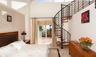 Villa Elegante en venta en primera línea de golf con orientación sur, situada en Benahavis - Marbella con vistas al mar 630 