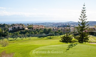Villa Elegante en venta en primera línea de golf con orientación sur, situada en Benahavis - Marbella con vistas al mar 642 