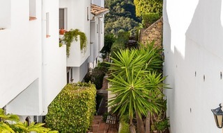 Villa en venta, con orientación sur y vistas panorámicas al mar y al campo de golf en Marbella - Benahavis 987 