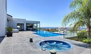 Espectacular y moderna villa con vistas panorámicas al mar en venta en Benahavís - Marbella 1032 