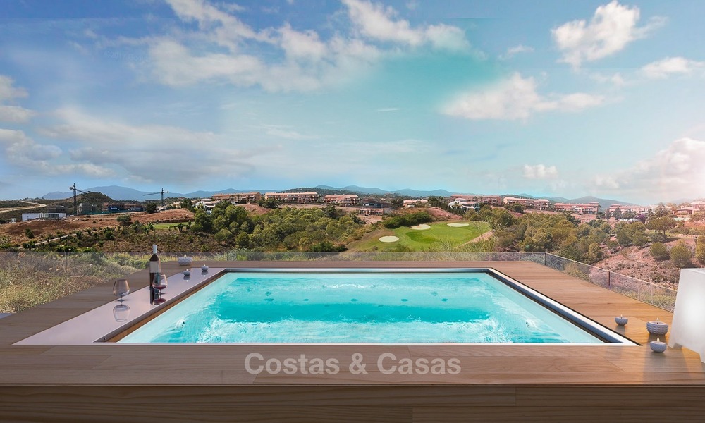 ¡Oportunidad! Primera línea de Golf, villas modernas con vistas panorámicas en venta, en La Nueva Milla de Oro, Estepona - Marbella 1246