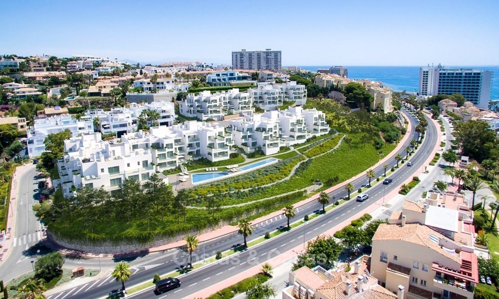 Apartamentos modernos en venta con vistas al mar, situados a 100 metros de la playa de Benalmádena, Costa del Sol 1281