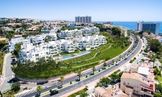 Apartamentos modernos en venta con vistas al mar, situados a 100 metros de la playa de Benalmádena, Costa del Sol 1281 