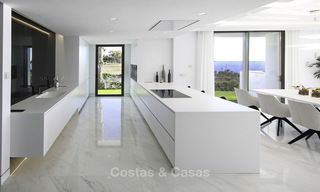 Exclusivos apartamentos nuevos y modernos frente al mar en venta, Nueva Milla de Oro, Marbella - Estepona. 12276 