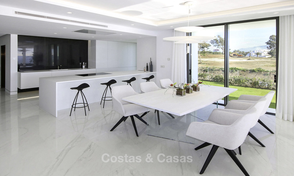 Exclusivos apartamentos nuevos y modernos frente al mar en venta, Nueva Milla de Oro, Marbella - Estepona. 12278