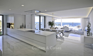 Exclusivos apartamentos nuevos y modernos frente al mar en venta, Nueva Milla de Oro, Marbella - Estepona. 12289 
