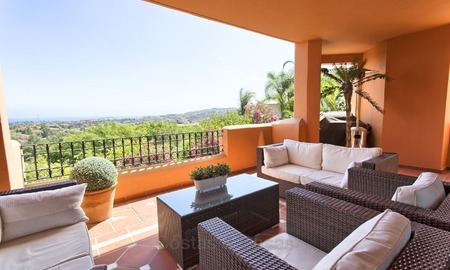 Apartamento de lujo en planta baja, con vistas al mar, en venta en Benahavis, Marbella 1337