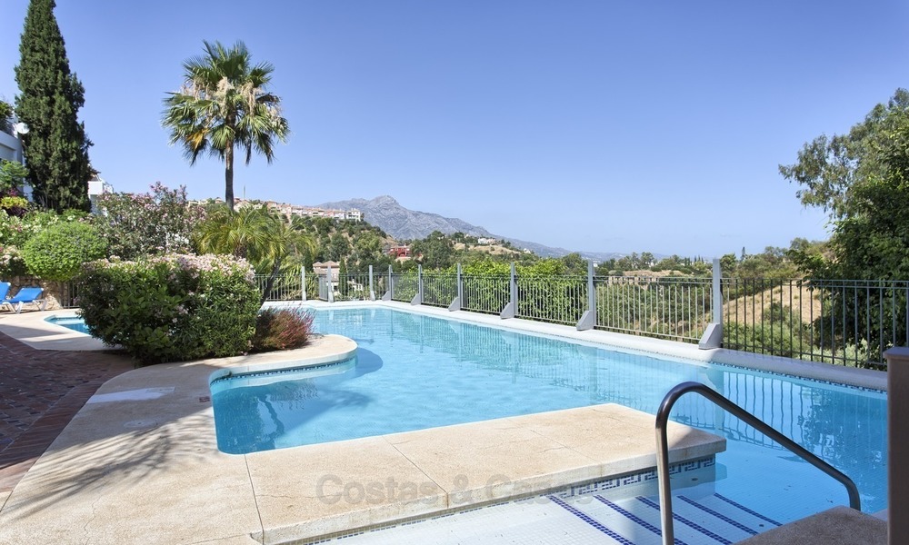 Apartamento de lujo en planta baja, con vistas al mar, en venta en Benahavis, Marbella 1343