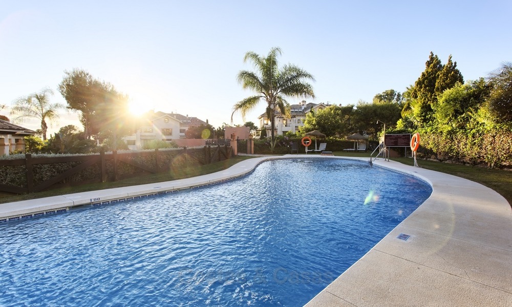 ¡Precio extraordinario! Lujoso Apartamento de planta baja con piscina privada en Aloha, Nueva Andalucía, Marbella 1369