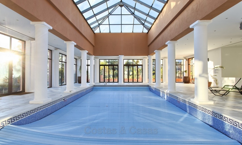 ¡Precio extraordinario! Lujoso Apartamento de planta baja con piscina privada en Aloha, Nueva Andalucía, Marbella 1372
