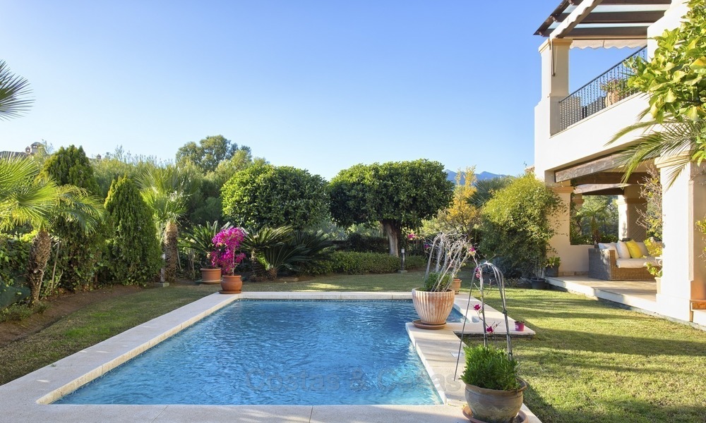 ¡Precio extraordinario! Lujoso Apartamento de planta baja con piscina privada en Aloha, Nueva Andalucía, Marbella 1383