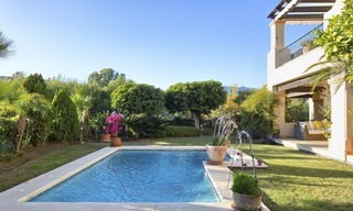 ¡Precio extraordinario! Lujoso Apartamento de planta baja con piscina privada en Aloha, Nueva Andalucía, Marbella 1383 