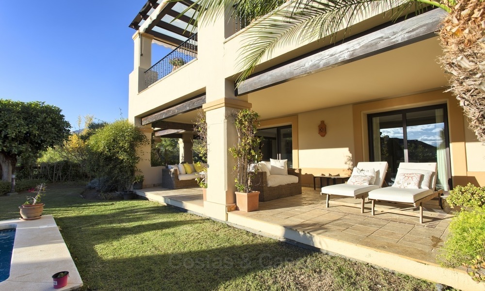 ¡Precio extraordinario! Lujoso Apartamento de planta baja con piscina privada en Aloha, Nueva Andalucía, Marbella 1385
