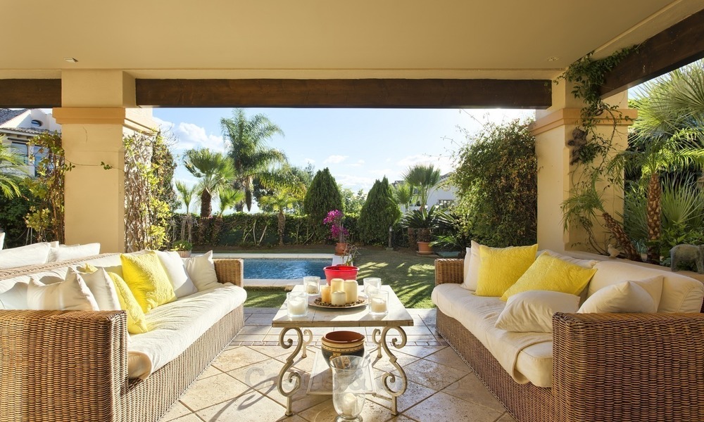 ¡Precio extraordinario! Lujoso Apartamento de planta baja con piscina privada en Aloha, Nueva Andalucía, Marbella 1386