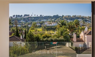Villa nueva, Ultra-Moderna con vistas al Golf en venta en Nueva Andalucía, Marbella 1415 