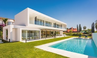Villa nueva, Ultra-Moderna con vistas al Golf en venta en Nueva Andalucía, Marbella 1426 
