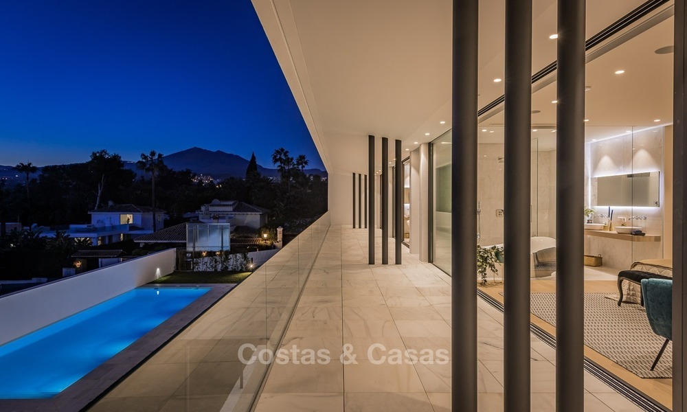 Villa nueva, Ultra-Moderna con vistas al Golf en venta en Nueva Andalucía, Marbella 1440