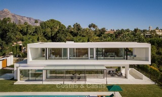 Villa nueva, Ultra-Moderna con vistas al Golf en venta en Nueva Andalucía, Marbella 1445 