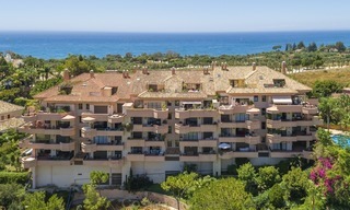 Ático apartamento en venta en Urbanización cerrada con vistas panorámicas en Rio Real, Marbella 1467 