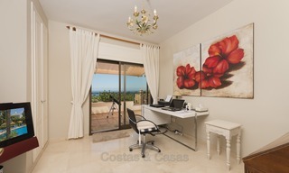 Ático apartamento en venta en Urbanización cerrada con vistas panorámicas en Rio Real, Marbella 1480 