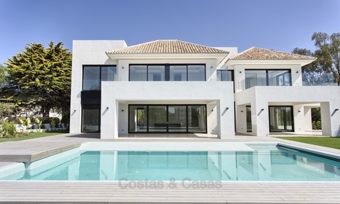 Villa a estrenar, Chalet de estilo contemporáneo en venta, listo para entrar, en Guadalmina, Marbella 1481