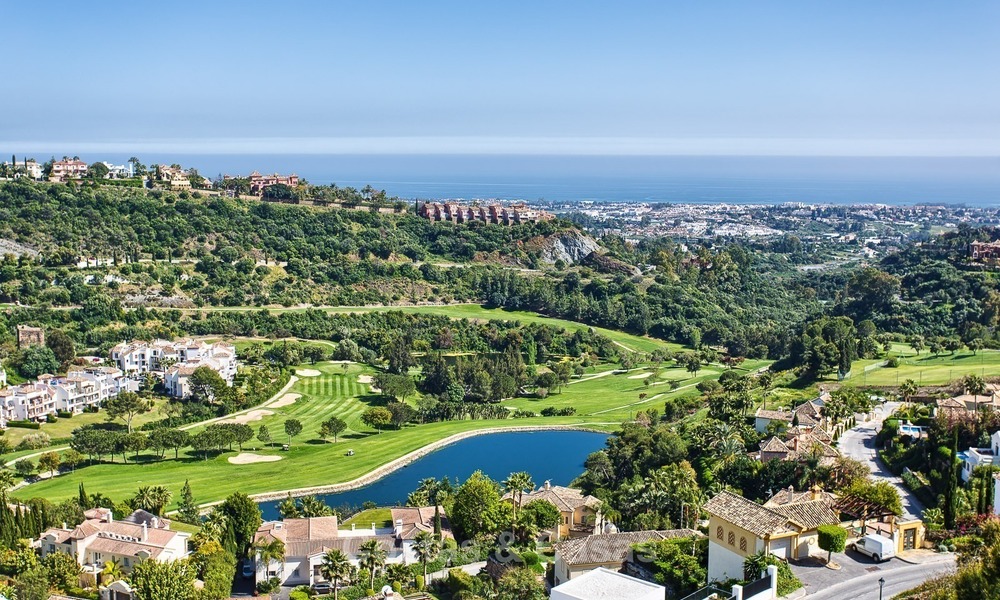 Nuevo Chalet con vistas panorámicas al mar y al golf en venta, Benahavis, Marbella 1742