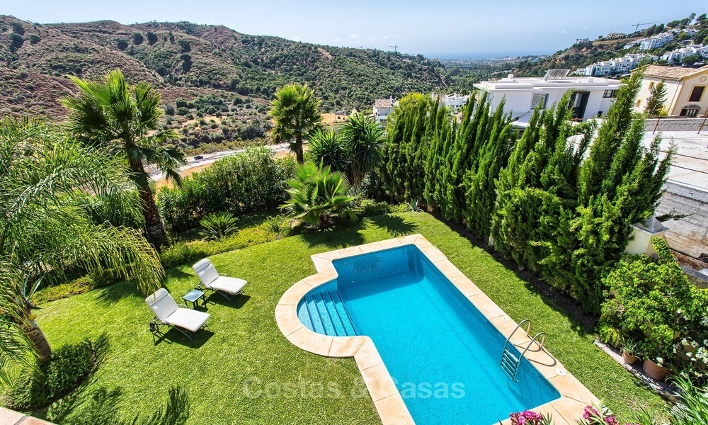 Villa con vista al mar y la montaña en venta en una comunidad cerrada en La Quinta, Benahavis - Marbella 2037