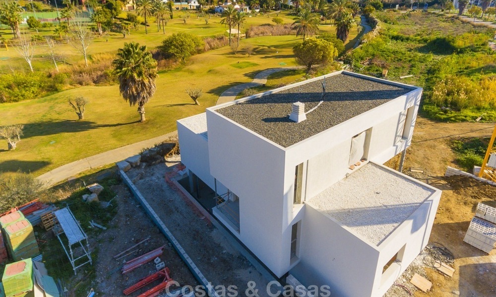 Villas contemporáneas en venta en nueva promoción, frontline golf en Estepona - Marbella 2071