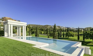 Elegante villa de diseño en venta con vistas al golf en la Nueva Milla de Oro, Marbella - Benahavis 13857 