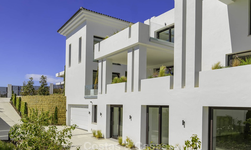Elegante villa de diseño en venta con vistas al golf en la Nueva Milla de Oro, Marbella - Benahavis 13861