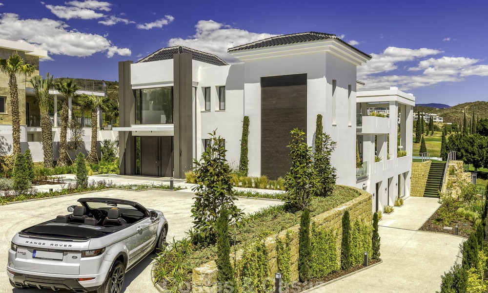 Elegante villa de diseño en venta con vistas al golf en la Nueva Milla de Oro, Marbella - Benahavis 13864