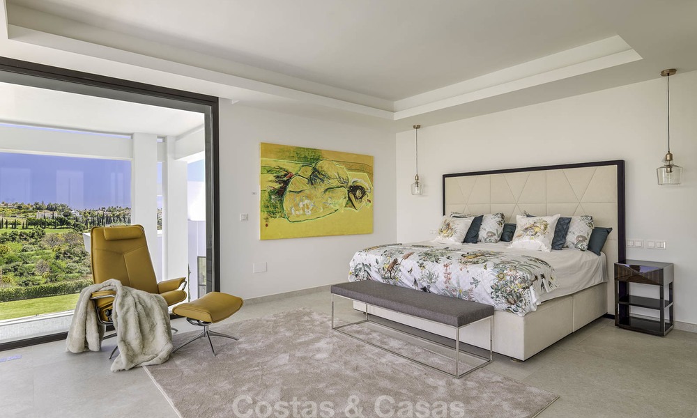 Elegante villa de diseño en venta con vistas al golf en la Nueva Milla de Oro, Marbella - Benahavis 13865