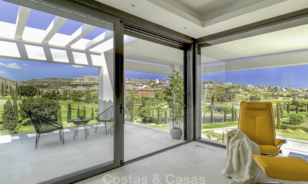 Elegante villa de diseño en venta con vistas al golf en la Nueva Milla de Oro, Marbella - Benahavis 13867