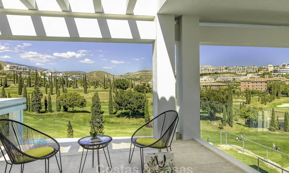 Elegante villa de diseño en venta con vistas al golf en la Nueva Milla de Oro, Marbella - Benahavis 13868