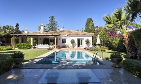 Chalet - Bungalow en venta situado en la Nueva Milla de Oro, a poca distancia andando de la playa, Marbella, Estepona 2200