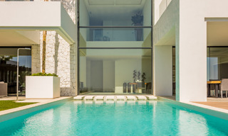 Fantástica villa contemporánea cerca de Golf con vistas al mar en Benahavis - Marbella 33942 