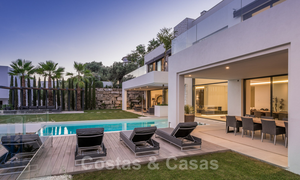 Fantástica villa contemporánea cerca de Golf con vistas al mar en Benahavis - Marbella 33950