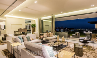 Fantástica villa contemporánea cerca de Golf con vistas al mar en Benahavis - Marbella 33958 