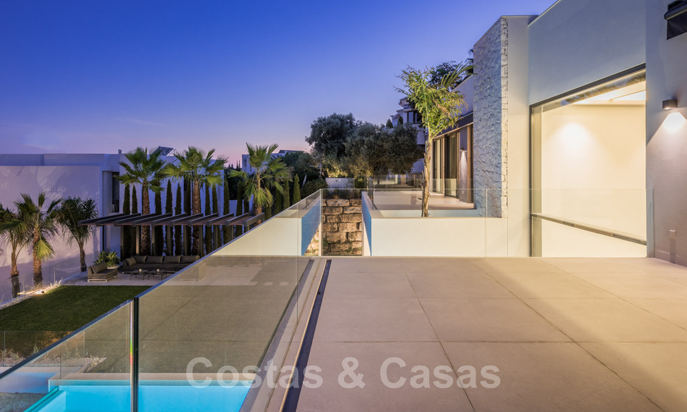 Fantástica villa contemporánea cerca de Golf con vistas al mar en Benahavis - Marbella 33963