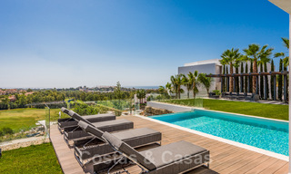 Fantástica villa contemporánea cerca de Golf con vistas al mar en Benahavis - Marbella 33972 
