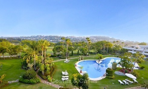 En primera línea de golf, moderno, espacioso y lujoso ático en venta en Nueva Andalucia - Marbella 2544