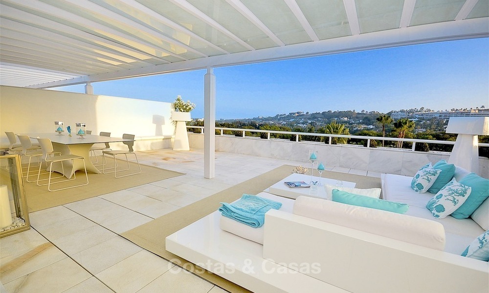 En primera línea de golf, moderno, espacioso y lujoso ático en venta en Nueva Andalucia - Marbella 2546